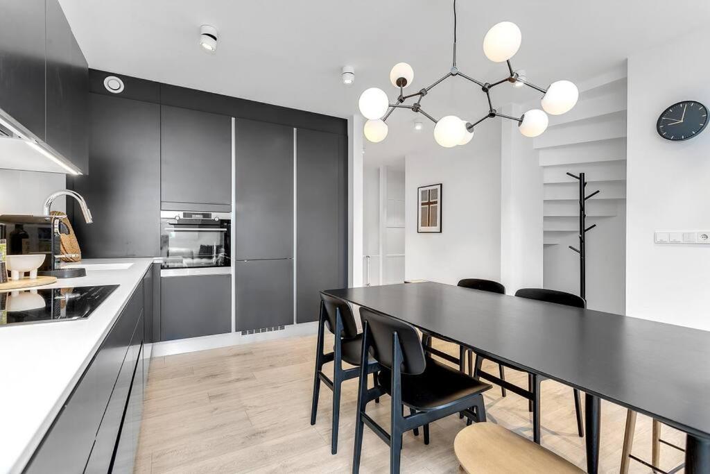 Luxury Penthous - 3 Bedroom - 2 Bath - Freeparking - Downtown レイキャヴィーク エクステリア 写真